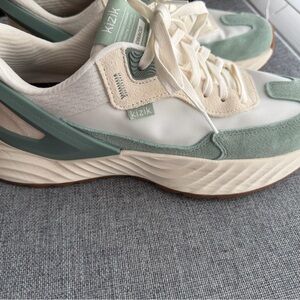 Kizik Women's Cream and Green Sneakers Size 9.5
